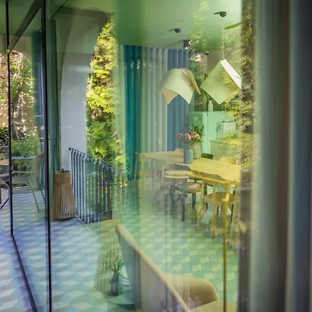 Bagatelle Gardenhouse