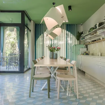 Bagatelle Gardenhouse فندق *