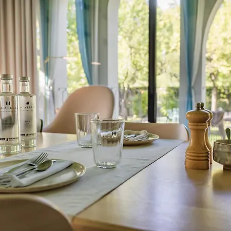 Bagatelle Gardenhouse فندق *