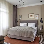 Bagatelle Gardenhouse