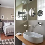 מלון Bagatelle Gardenhouse *