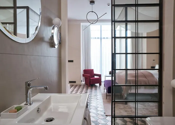 Bagatelle Gardenhouse Hotel *